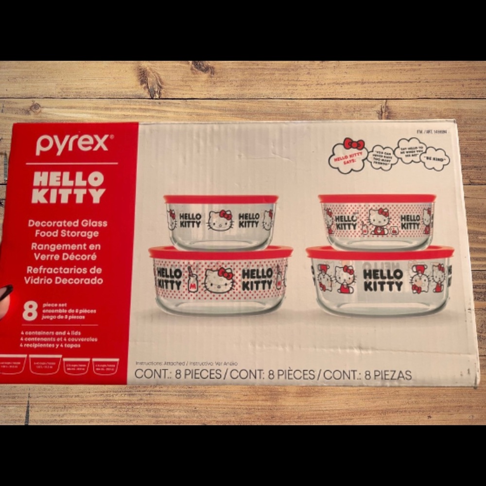 ❌SOLD❌ Pyrex X Hello Kitty rare Set of 4!